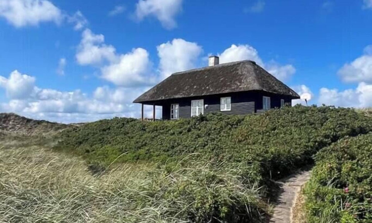 Kandestederne House | Holiday home overlooking Råbjerg Mile