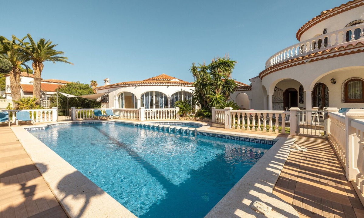 Miami Platja House | Holiday Home 'Paraiso Para 6' with Shared Pool, Wi-Fi and Air Conditioning