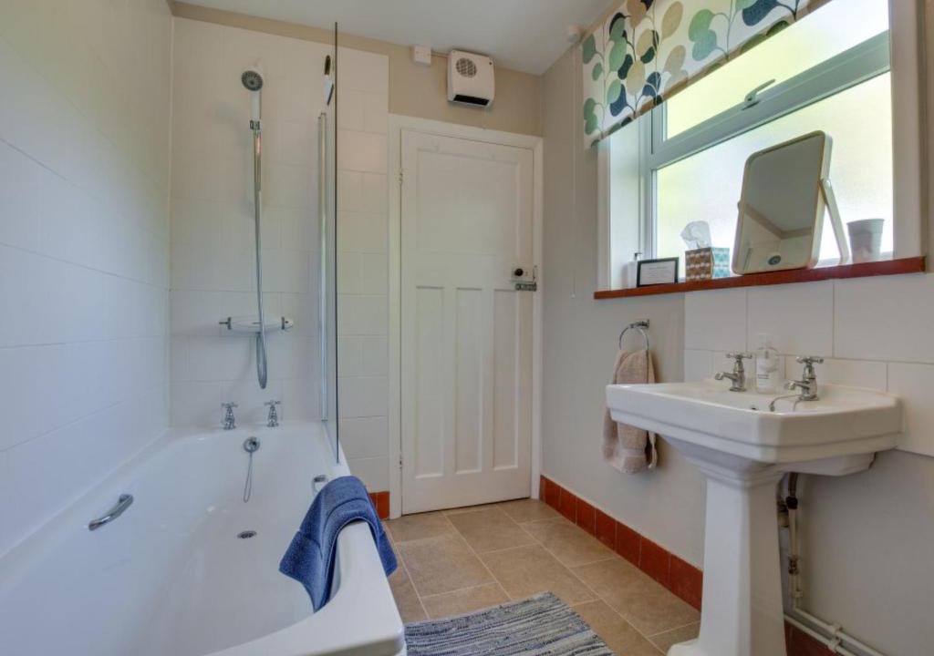 Abbess Roding House | Holiday Home Penhill by Interhome