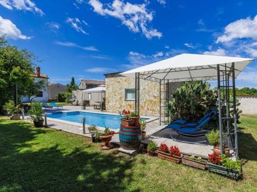 Pinezici House | Holiday Home Pinezici-2 by Interhome
