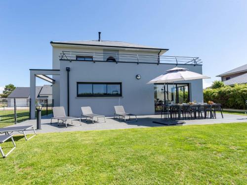 Pirou House | Holiday Home Pirou Beach by Interhome