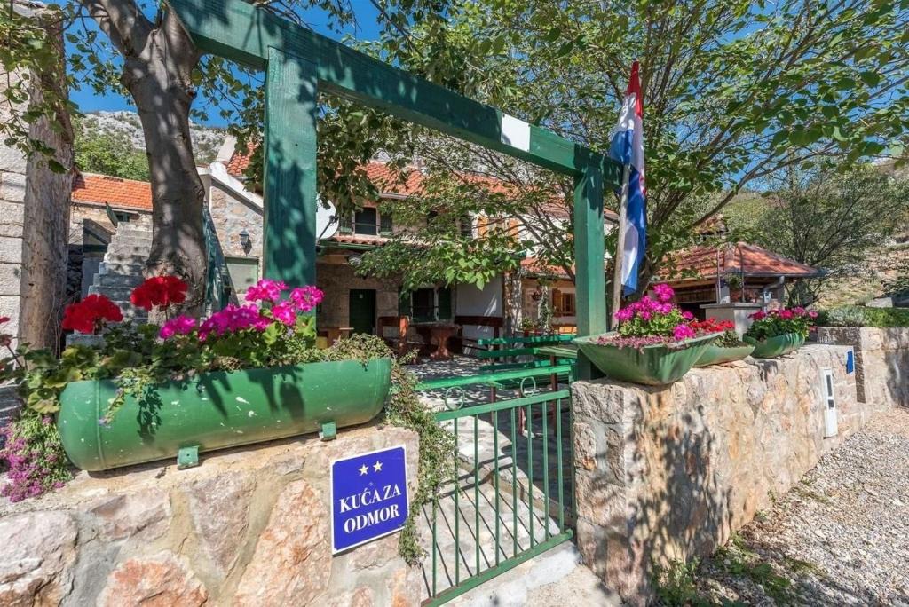 Starigrad House | Holiday home Role - retro