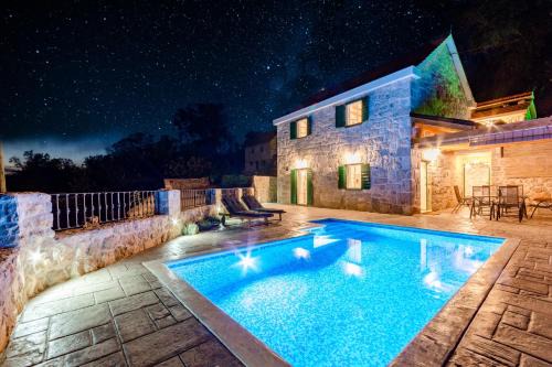 Crivac House | Holiday Home Rustic