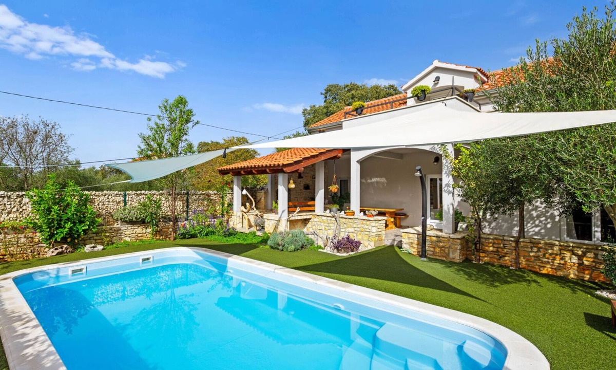 Promina Villa | Holiday Home San by Villas Guide