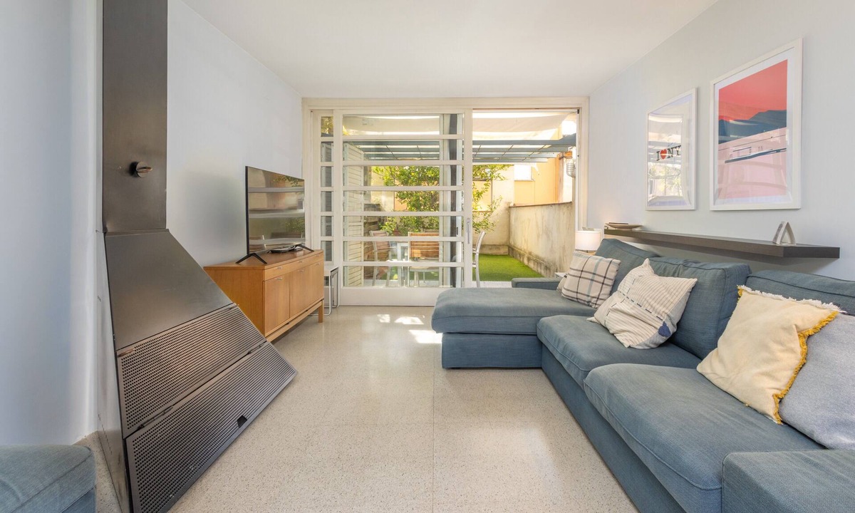 Banyoles House | Holiday Home 'Siker' with Private Terrace and Wi-Fi