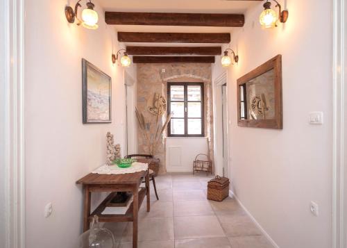 Pitve Apartment | Holiday Home Skala and Kala with hot tubs