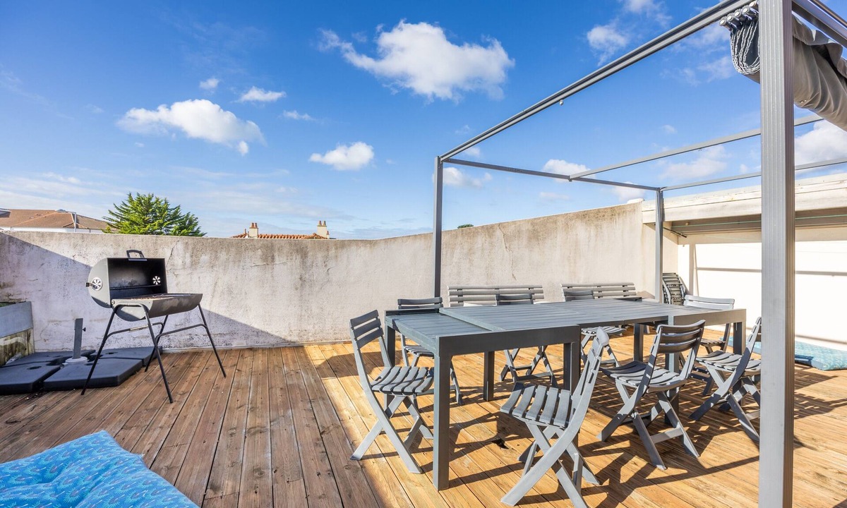 Brem Sur Mer House | Holiday Home 'Sleeps 22 Brem Center with Large'