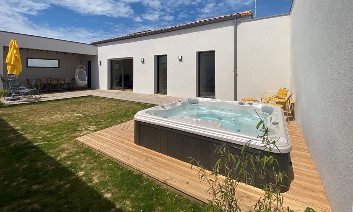 Prefailles House | Holiday home sleeping 9 (6 adults max) with private SPA in Préfailles