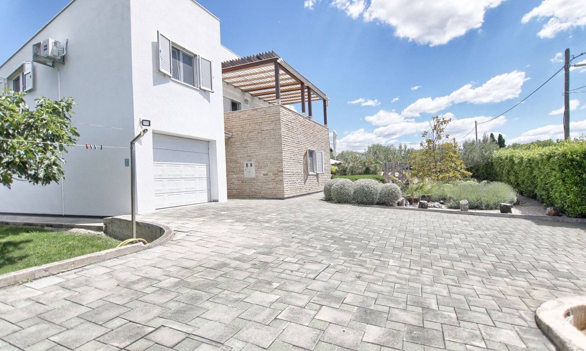 Kakma House | Holiday Home Srećko - Three Bedroom Holiday Home With Pool