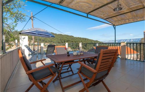 Dol House | Holiday Home Stari Grad 05