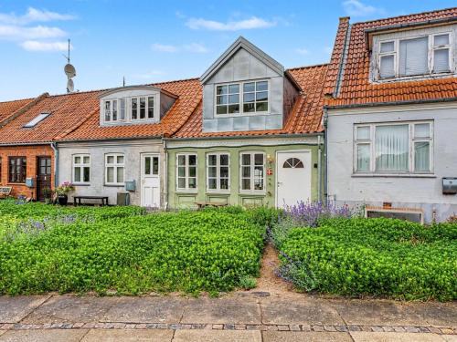 Assens House | Holiday Home Swarthofthi - 90m from the sea by Interhome
