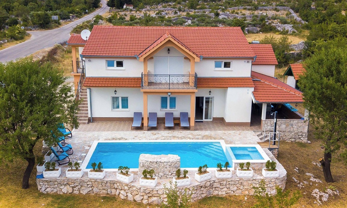 Lecevica House | Holiday home Tesija with private heated pool and jacuzzi