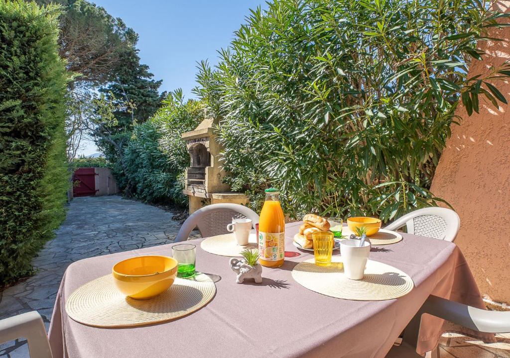 Saint-Cyprien Plage House | Holiday Home Thalassa-3 by Interhome