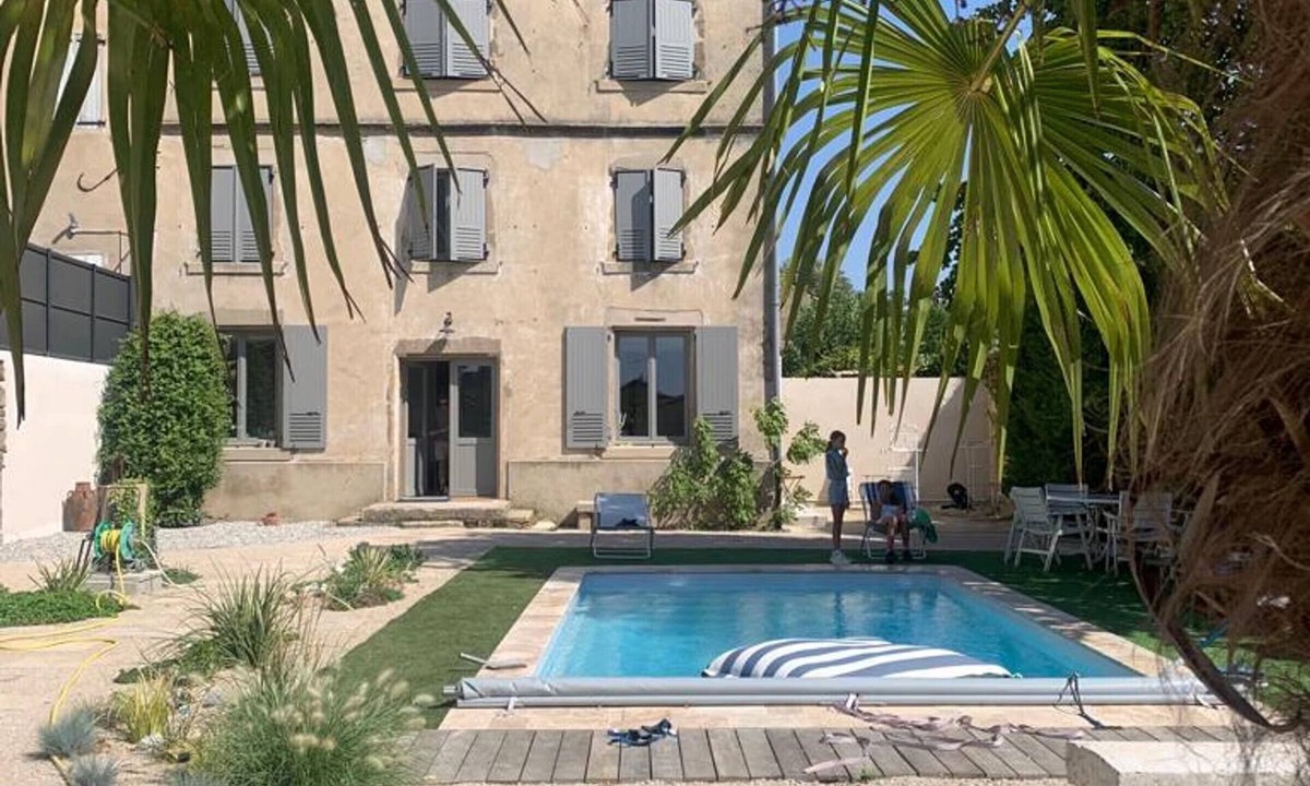 Clerieux House | Holiday Home “The Ramparts House” with Private Pool, Wi-Fi, and Air Conditioning
