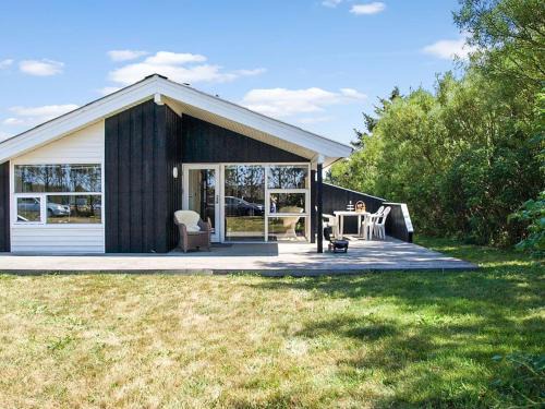 Lonstrup House | Holiday Home Tia - 900m from the sea by Interhome