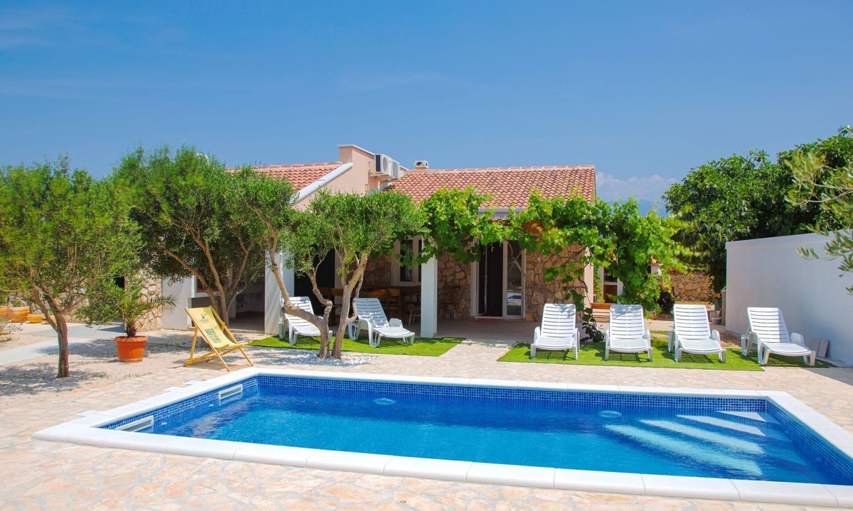 Potocnica House | Holiday home Tina with Private pool by Interhome