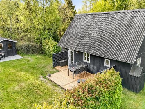 Skygge House | Holiday Home Tomassine by Interhome