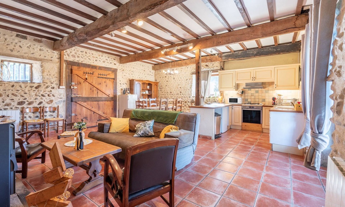 Peyraube House | Holiday Home 'Tomettes' with Mountain View, Wi-Fi and Air Conditioning