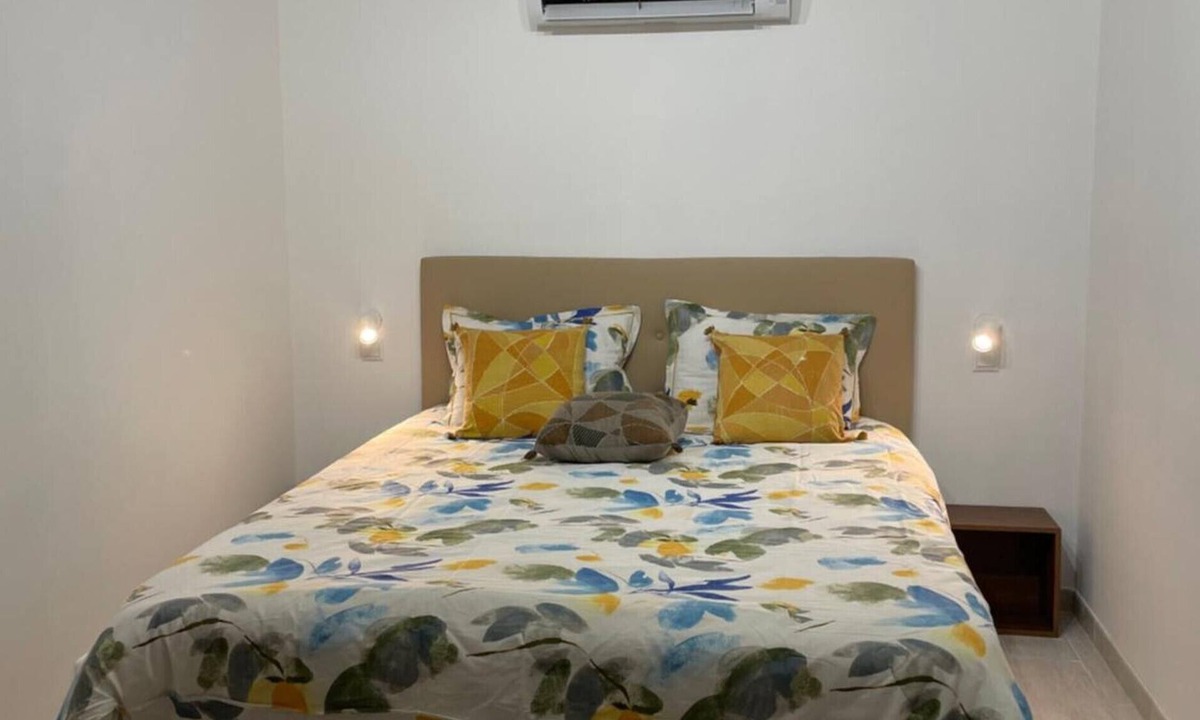 Fabregues House | Holiday Home 'Tout Confort' with Private Terrace, Wi-Fi and Air Conditioning