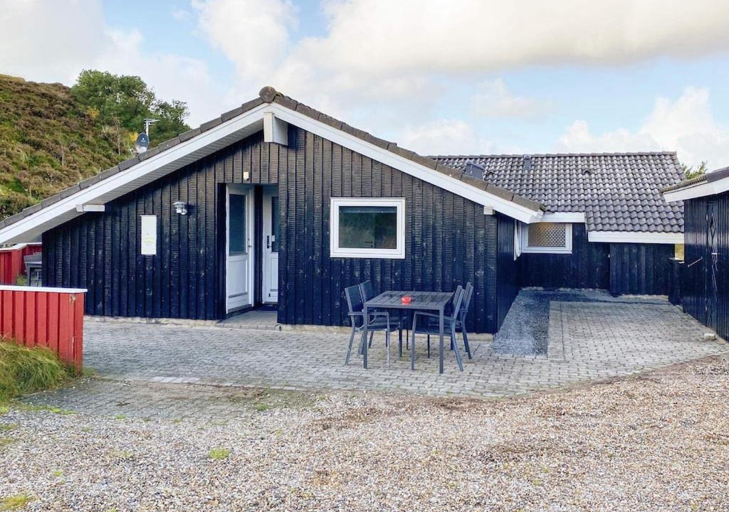 Henne Strand House | Holiday Home Tranebærvej