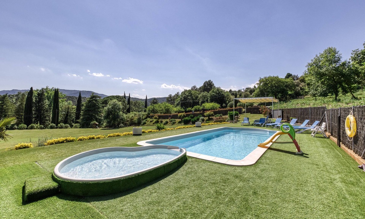 Usall House | Holiday Home 'Usall Rural' with Private Pool, Wi-Fi and Air Conditioning