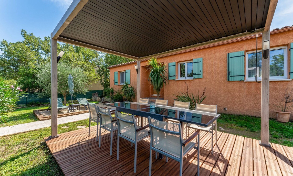 Mejannes-le-Clap House | Holiday Home 'Villa' with Private Pool, Wi-Fi and Air Conditioning
