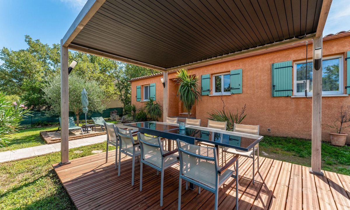 Mejannes-le-Clap House | Holiday Home 'Villa' with Private Pool, Wi-Fi and Air Conditioning