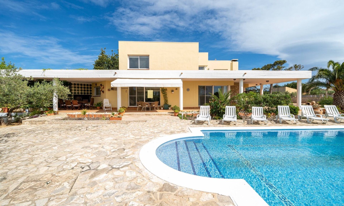 Costa Dorada House | Holiday Home "Vila Roser" close to the Sea with Private Pool & Wi-Fi