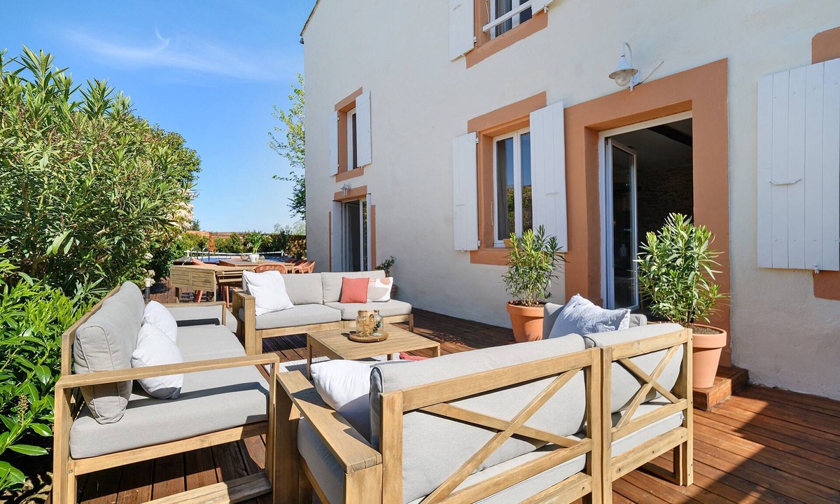 Soupex House | Holiday Home 'Villa Avec Piscine Soupex' with Private Pool, Private Terrace and Wi-Fi