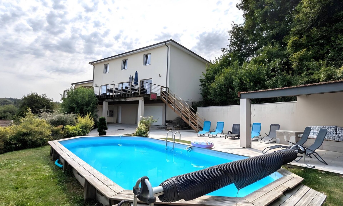 Favieres House | Holiday Home “Villa des Ermites” with Mountain View, Wi-Fi and Air Conditioning