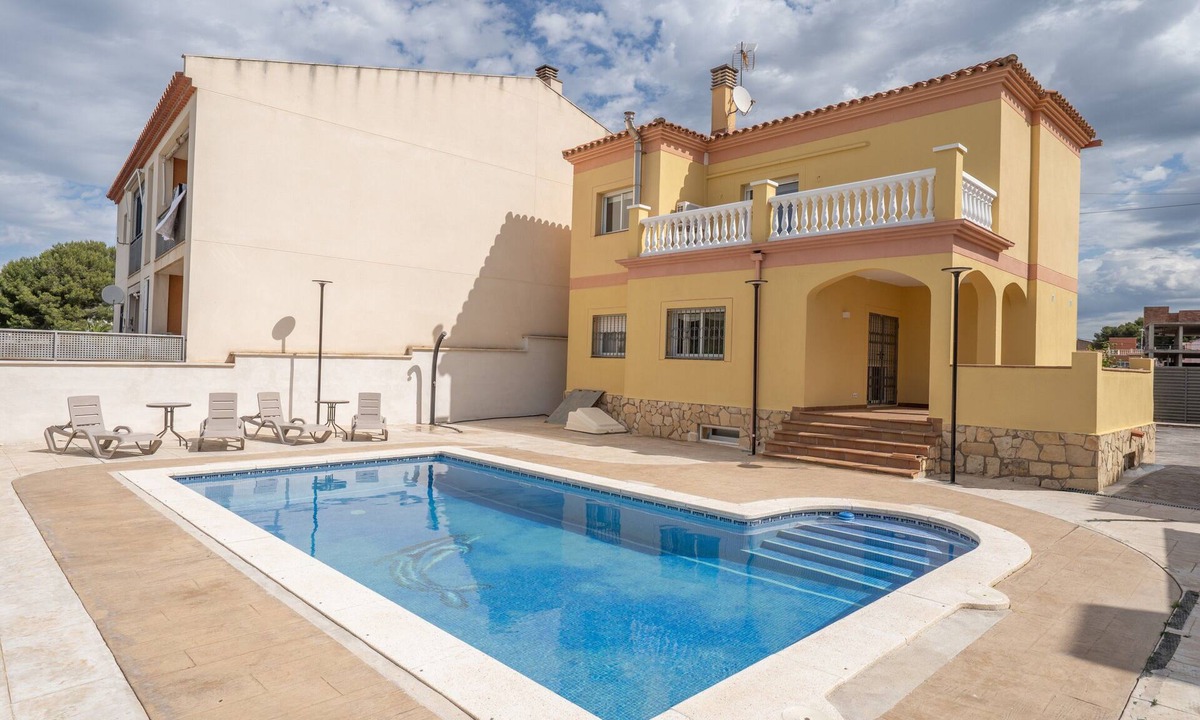 Miami Platja House | Holiday Home 'Villa Sol Y Mar' with Private Pool, Wi-Fi and Air Conditioning