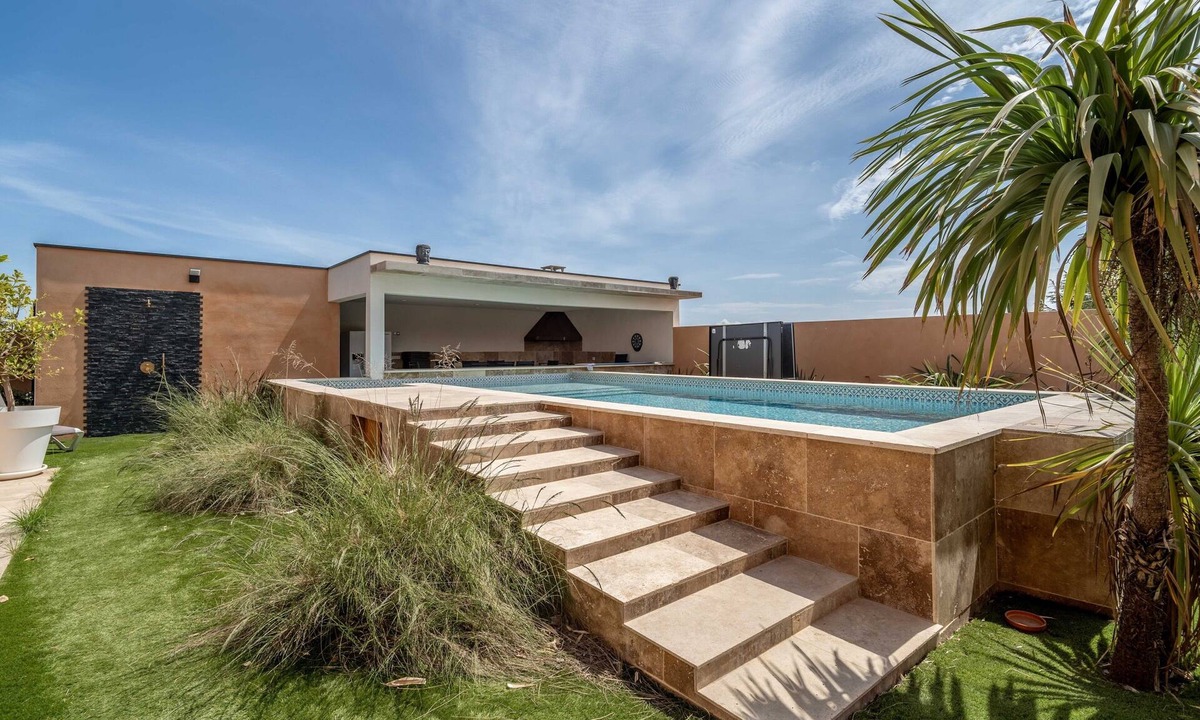 Mirepeisset House | Holiday Home 'Villa Nina' with Mountain View, Wi-Fi and Air Conditioning