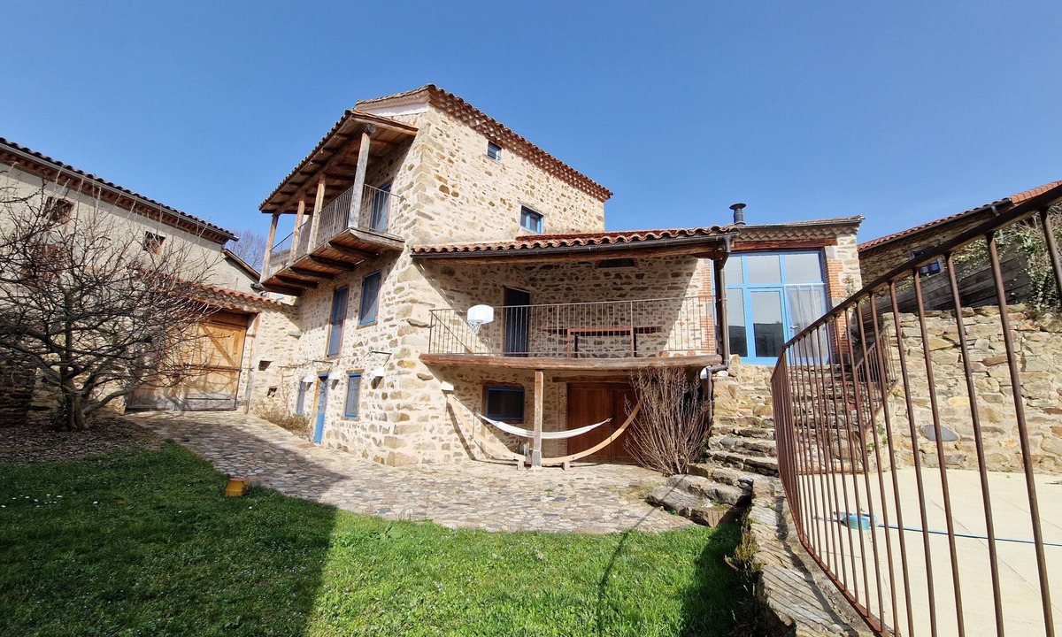 Lavaudieu House | Holiday Home “Villa Lavaudieu” with Private Pool, Terrace and Wi-Fi
