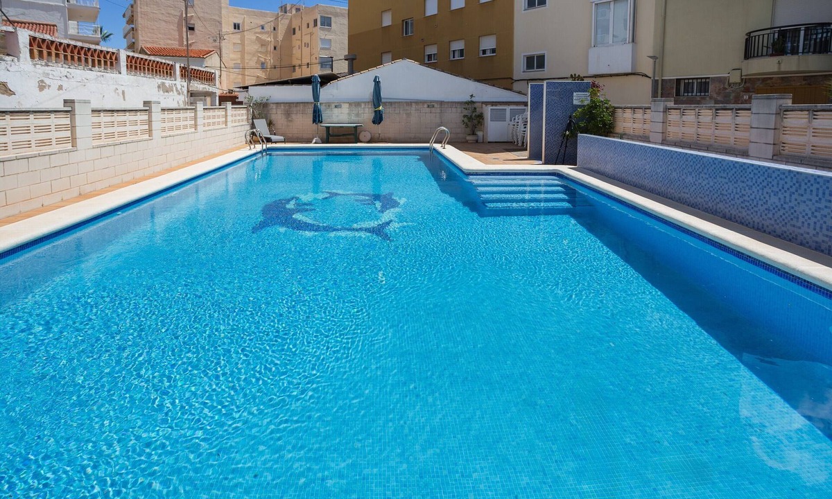 Miramar Beach House | Holiday Home 'Villa Miramar Beach' with Mountain View, Wi-Fi and Air Conditioning
