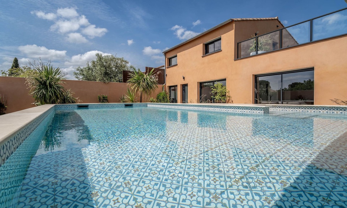 Mirepeisset House | Holiday Home 'Villa Nina' with Mountain View, Wi-Fi and Air Conditioning