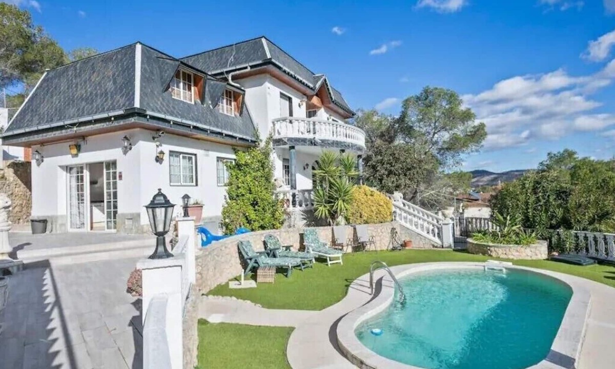 Olivella House | Holiday Home 'Villa Noemi 1954' with Private Pool, Wi-Fi and Air Conditioning