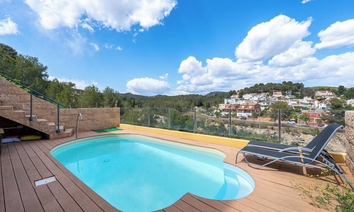 El Castell de Montornes House | Holiday Home 'Vistabella' with Private Pool, Wi-Fi and Air Conditioning