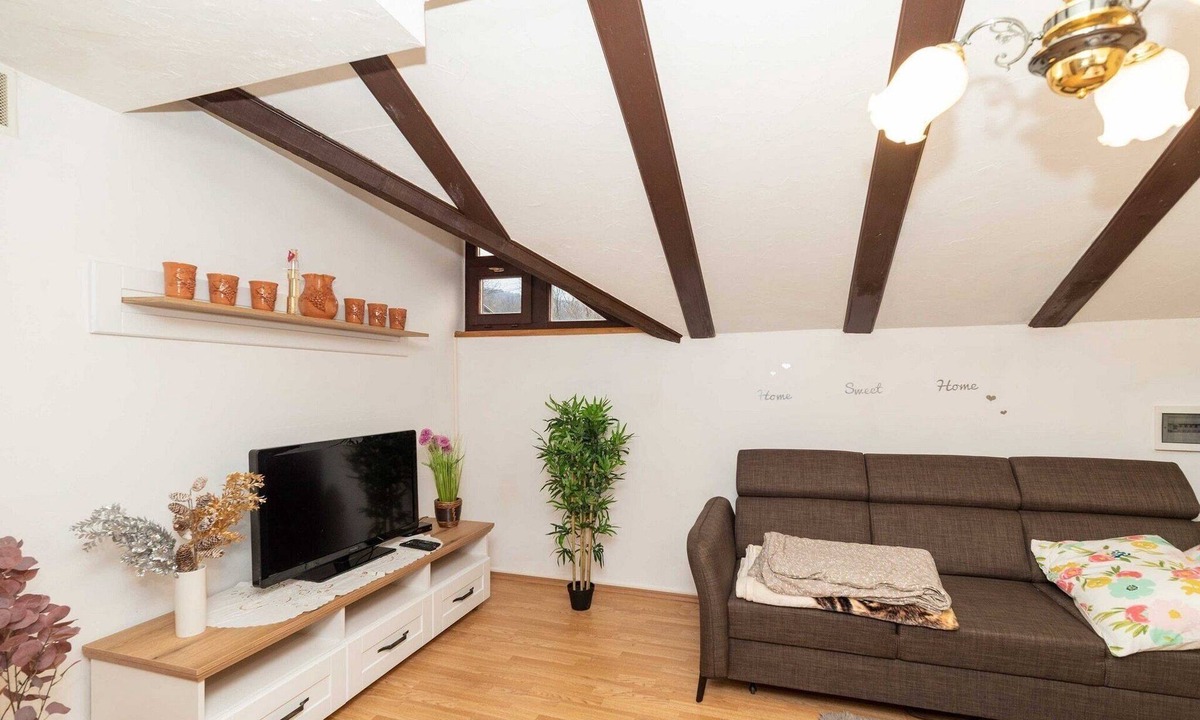 Donja Stubica House | Holiday home with hot tube and 1 room