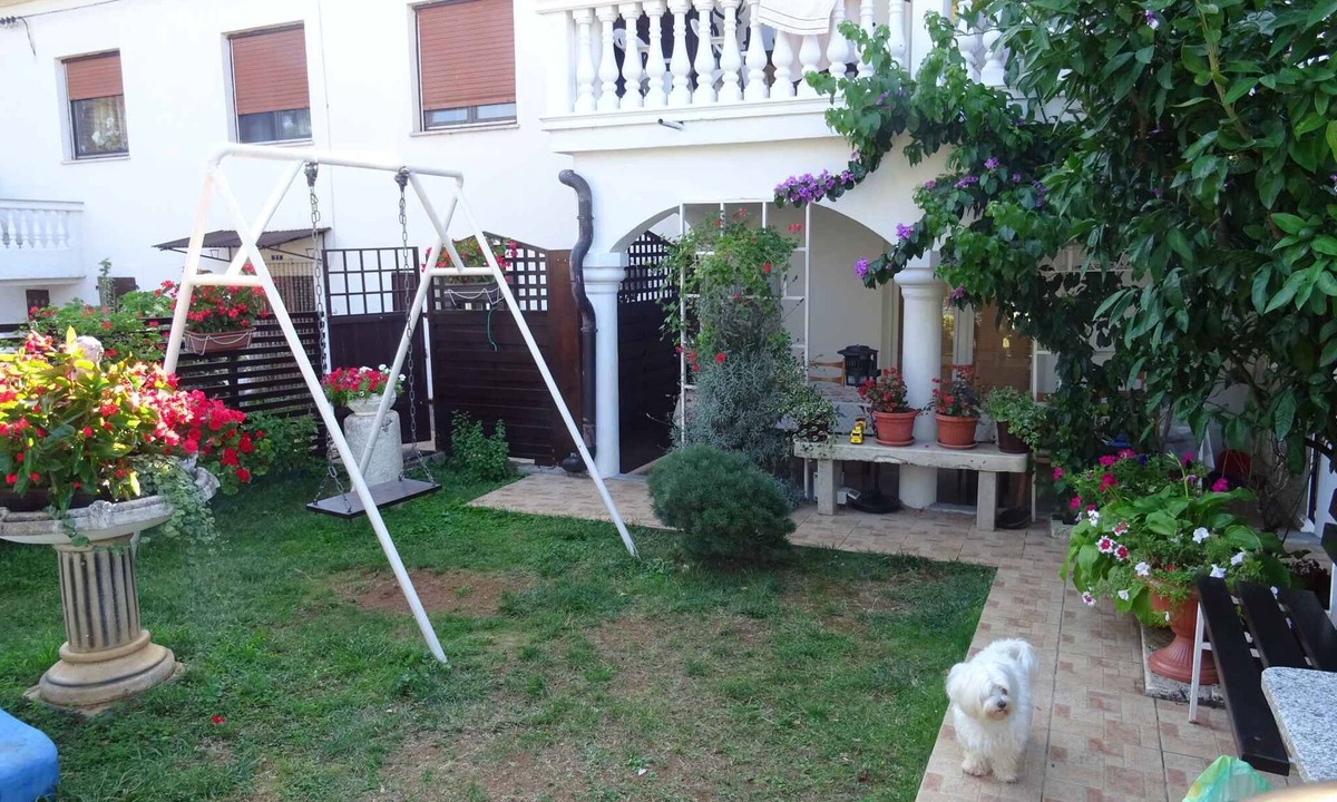 Muntic House | Holiday home with air conditioning and terrace