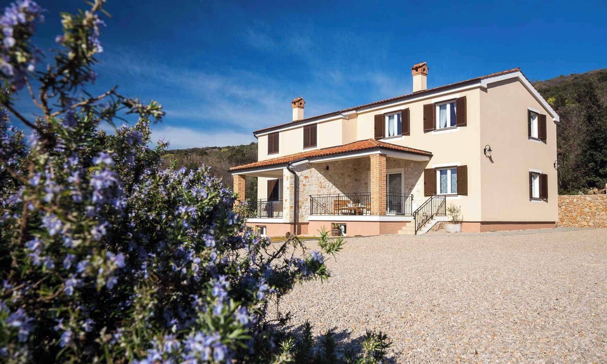 Punat House | Holiday home with air conditioning and internet near the beach