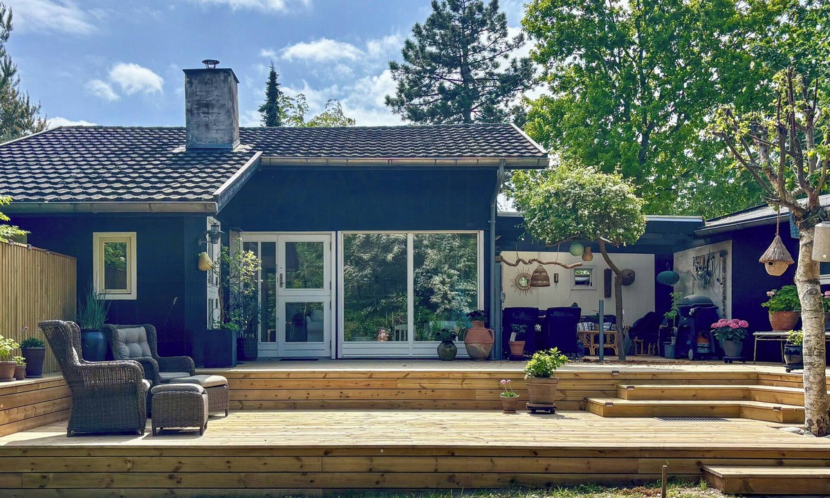 Smidstrup Strand House | Holiday home with annexe by Gilleleje beach