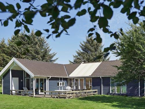 Oster Somarken House | Holiday Home with Sauna by Beach