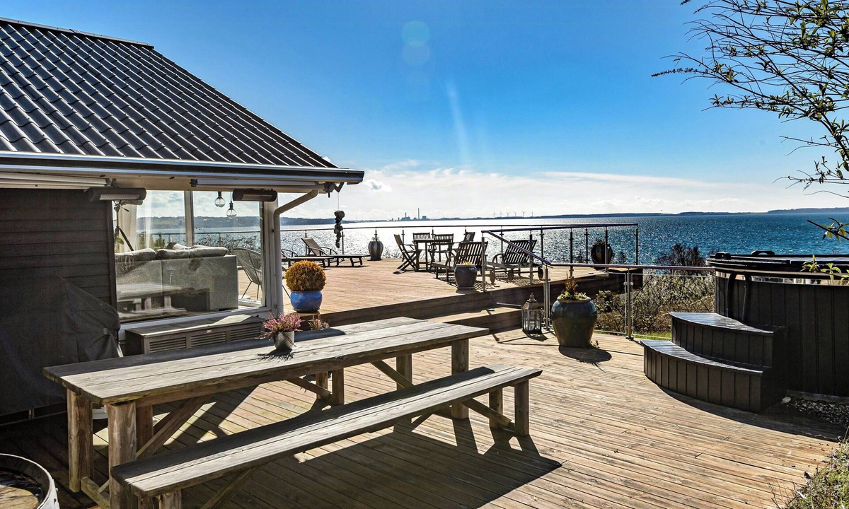 Kalundborg House | Holiday home with extraordinary sea view at Røsnæs