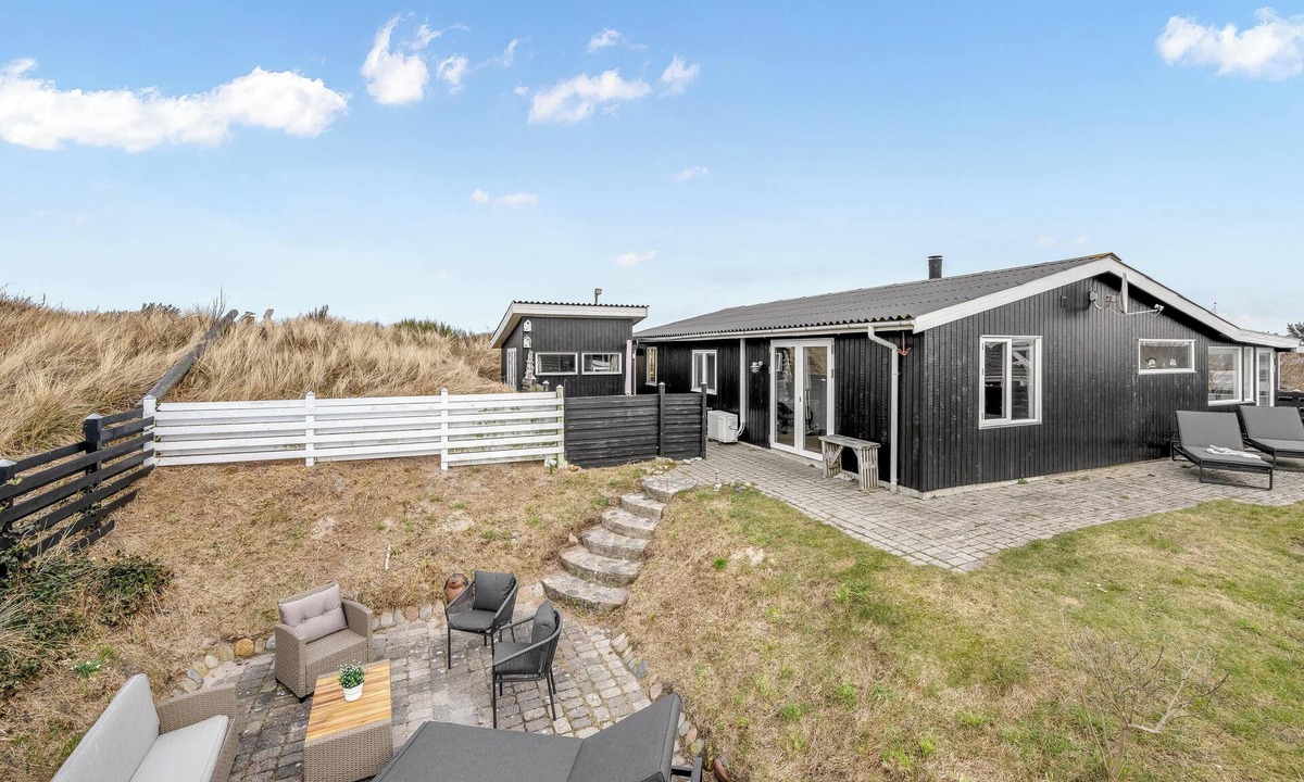 Houvig Strand House | Holiday home with enclosure for dogs, 500 meters from the North Sea
