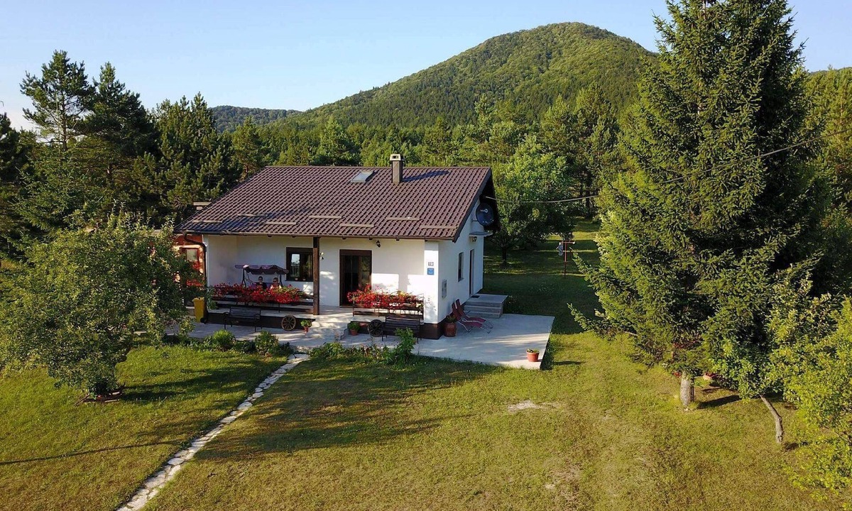 Rudanovac House | Holiday home with garden, grill, and terrace