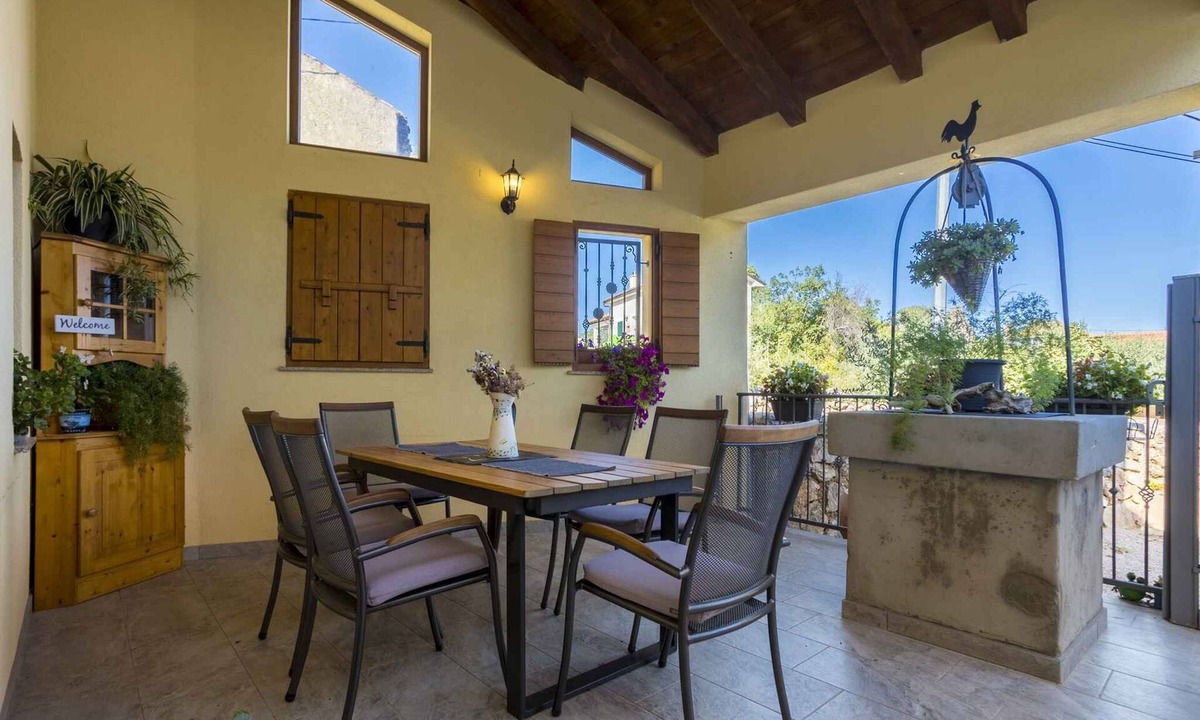 Risika House | Holiday home with Jacuzzi