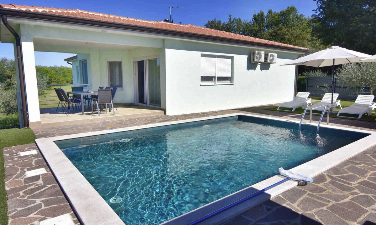 Radini House | Holiday home with outdoor swimming pool