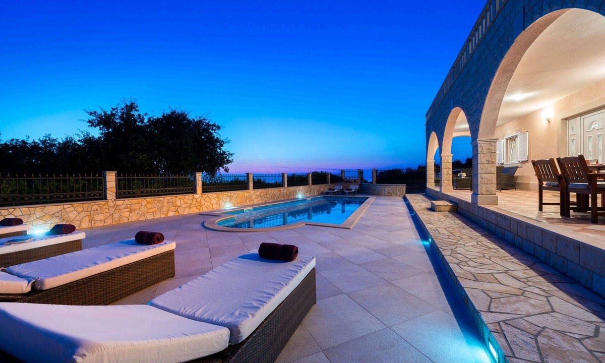 Zvekovica House | Holiday home with private heated pool near Dubrovnik