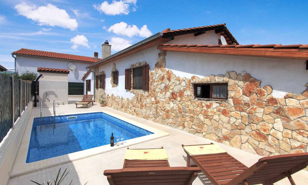 Fazana House | Holiday home with private terrace and pool
