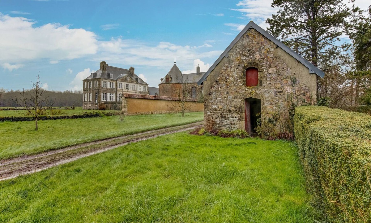 Golleville House | Holiday home with shared pool